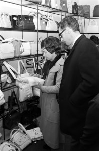 Wintervakbeurs koffers, lederwaren, souveniers, Utrecht, Bestanddeelnr 924-1442