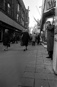 Winkelpromenade Kalverstraat geopend Amsterdam, Bestanddeelnr 925-0883