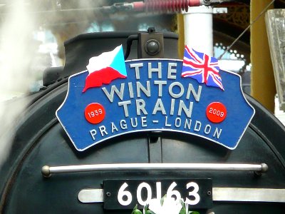 Winton-Train-Headboard-London-Liverpool-St-Stn-20090904 photo