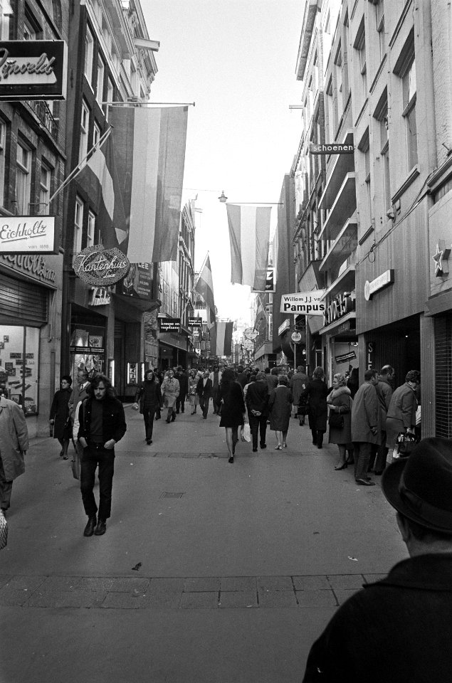 Winkelpromenade Kalverstraat geopend Amsterdam, Kalverstraat, Bestanddeelnr 925-0879
