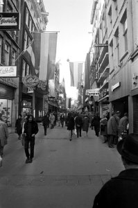 Winkelpromenade Kalverstraat geopend Amsterdam, Kalverstraat, Bestanddeelnr 925-0879