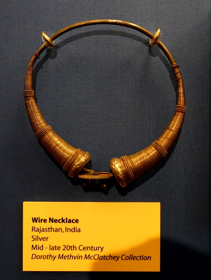 Wire necklace, Rajasthan, India, mid to late 20th century, silver - Fernbank Museum of Natural History - DSC09951