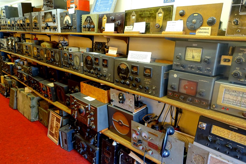 Wireless collection - New England Wireless & Steam Museum - East Greenwich, RI - DSC06515
