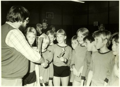 Winnaars schoolkorfbal. NL-HlmNHA 5400465534