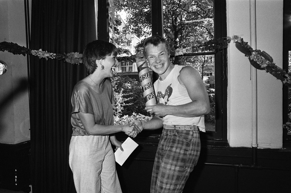 Winnares Marloes van den Heuvel winnares van de Pissuise-prijs 1981 en Pieter Ti, Bestanddeelnr 931-6625