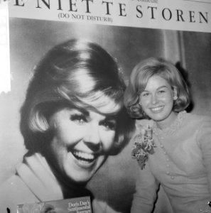 Winnares van de Doris Day-verkiezingen, de 23-jarige Lidy Spaargaren uit Wagenin, Bestanddeelnr 918-4229
