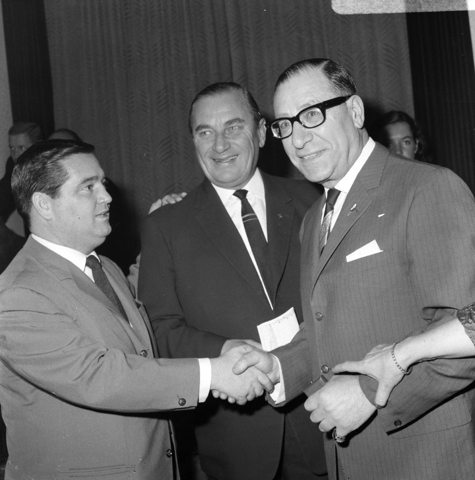 Winnaars van de Gouden Harp de musici Bob Scholte (rechts) en Arie Maasland (mid, Bestanddeelnr 919-6948