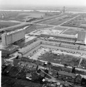 Winkelcentrum Rotterdam, Hoogvliet (luchtfotos), Bestanddeelnr 914-3016