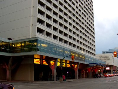 Winnipeg Walkway skywalk section wrapping around the Delta Hotel