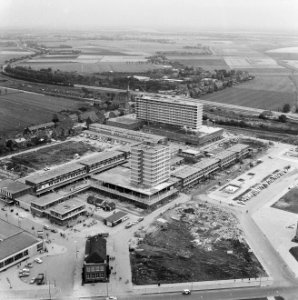Winkelcentrum Rotterdam, Hoogvliet (luchtfotos), Bestanddeelnr 914-3022