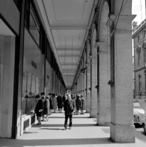 Winkelgalerij aan de Rue de Rivoli, Bestanddeelnr 254-0299