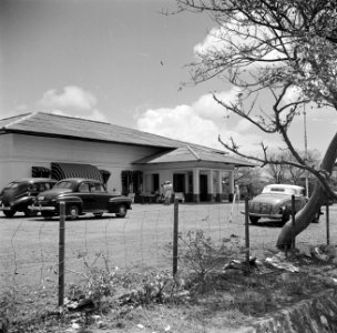 Winkelcomplex Henderson in de wijk Rio Canario bij de olieraffinaderij van de CP, Bestanddeelnr 252-7766
