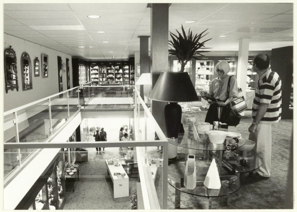 Winkelinterieur Elysée, Grote Houtstraat 82. NL-HlmNHA 54031684