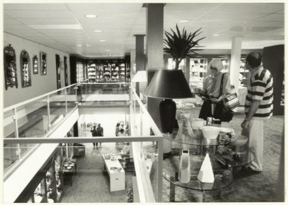Winkelinterieur Elysée, Grote Houtstraat 82. NL-HlmNHA 54031684