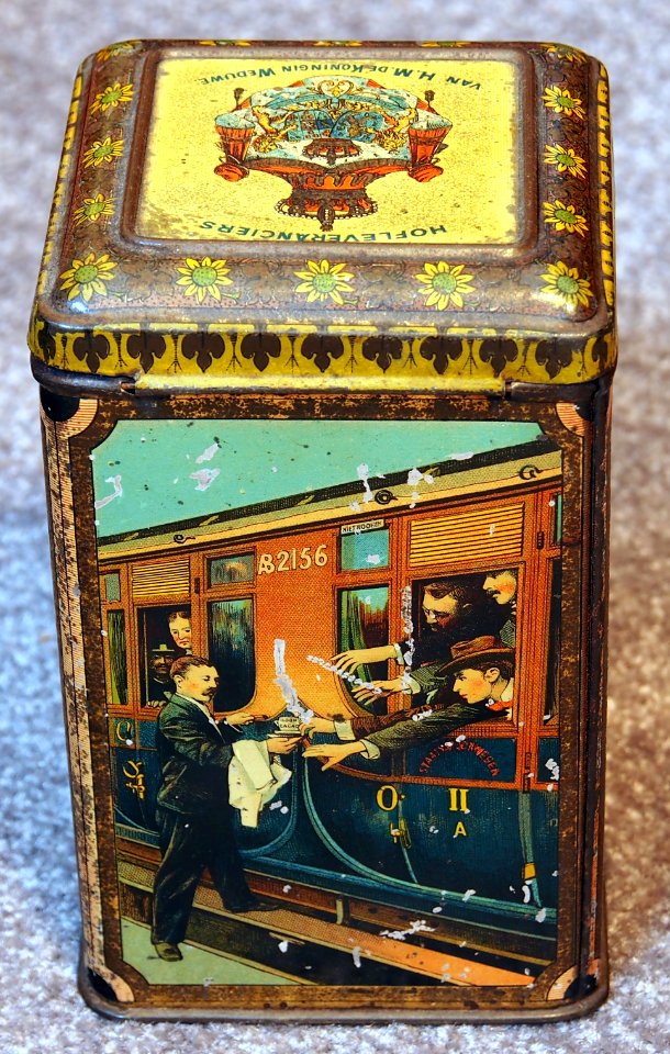 WJ Boon & Comp, Wormerveer, Hofleveransiers van HM de Koningin Weduwe, Cacao blikje met afbeelding van arreslee, molens en trein, foto3