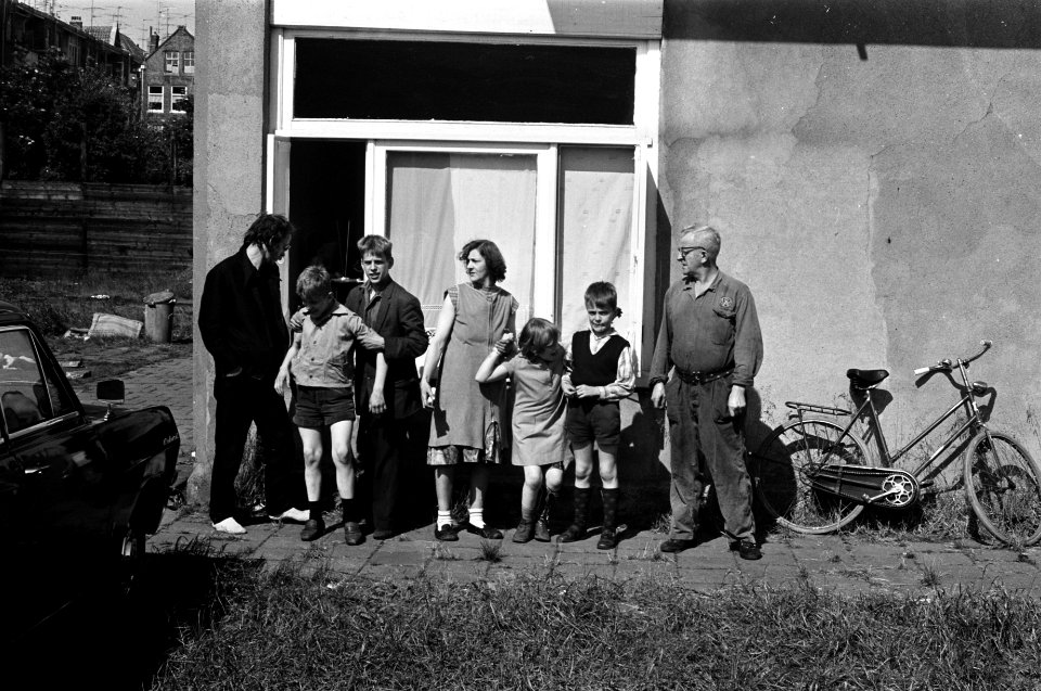 Wittenburgse familie Sonneveld heeft een groot huis van Werkspoor bezet, Amsterd, Bestanddeelnr 922-5023