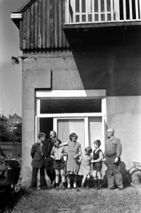 Wittenburgse familie Sonneveld heeft een groot huis van Werkspoor bezet, Amsterd, Bestanddeelnr 922-5022
