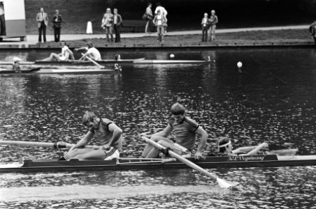WK roeien Bosbaan Van de Plas en Kroes uitgeput na hun race waarin ze vierde we, Bestanddeelnr 929-3242