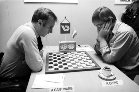 WK dammen in Dordrecht, 1e ronde Gantwarg (l) tegen Clerc (r), Bestanddeelnr 933-4333