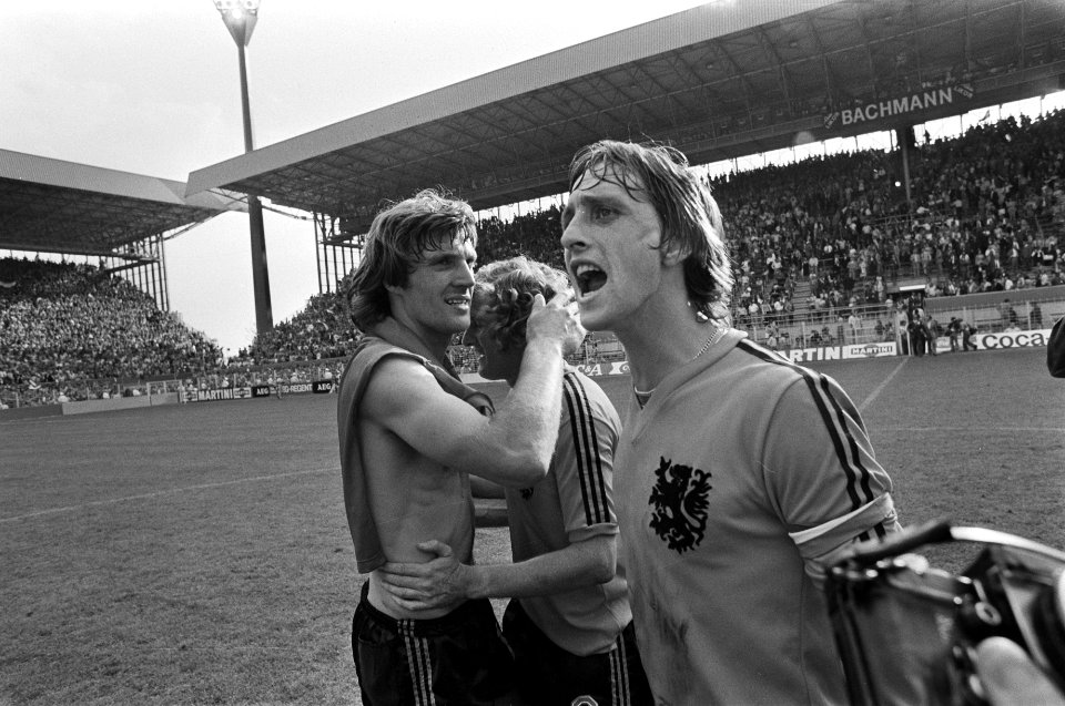 WK 74 Dortmund, Nederland tegen Bulgarije 4-1 na afloop vlnr Krol, Jansen e, Bestanddeelnr 927-2760