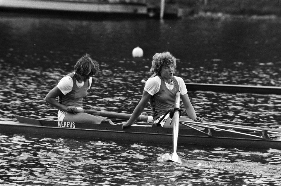 WK roeien op Bosbaan, twee zonder stuurvrouw Joke Dierdorp en Karin Abma, Bestanddeelnr 929-3200