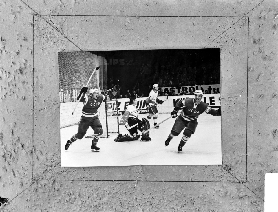 WK ijshockey te Wenen, wedstrijd Rusland tegen Canada 2-1 dolgelukkige Russen na, Bestanddeelnr 920-1920