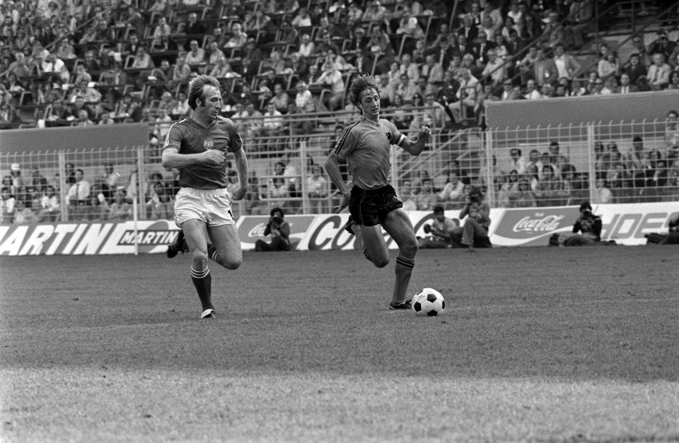 WK 74 Dortmund, Nederland tegen Bulgarije 4-1 nr 12, 13 Cruijff in actie,, Bestanddeelnr 927-2766