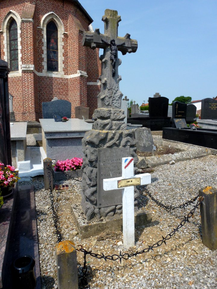 Wittes (Pas-de-Calais, Fr) tombe de militaire français 01