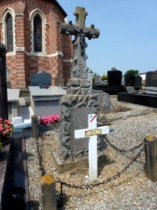 Wittes (Pas-de-Calais, Fr) tombe de militaire français 01