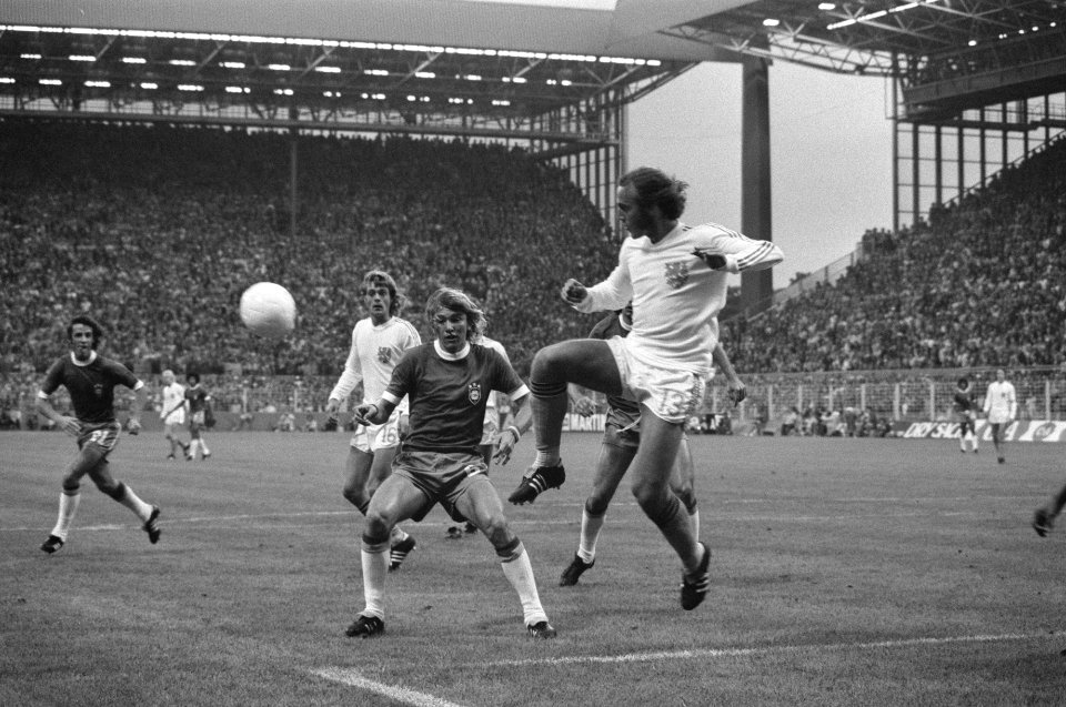 WK 74 Nederland tegen Brazilie 2-0, Neeskens in actie, Bestanddeelnr 927-3029