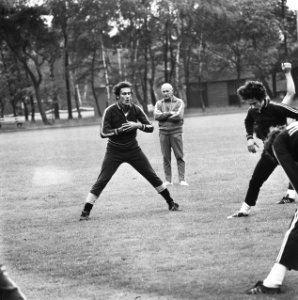 WK 74 training Uruguay in Duitsburg, sterspeler Pedro Rocha (l) tijdens trainin, Bestanddeelnr 927-2462