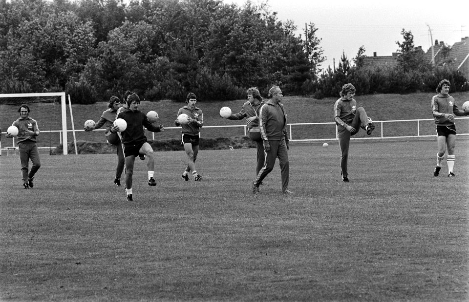WK 74 Nederlands elftal traint in Hiltrup, overzicht training, Bestanddeelnr 927-2556