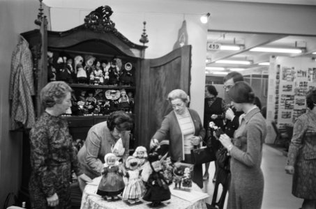 Wintervakbeurs koffers, lederwaren, souveniers, Utrecht, Bestanddeelnr 924-1443