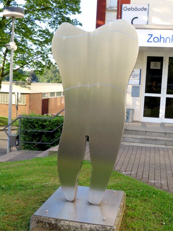 Witten Zahn-Skulptur