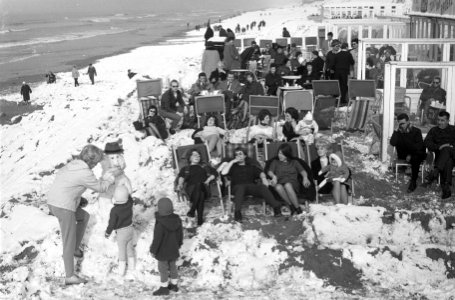 Wintersport op het Zandvoortse strand, Bestanddeelnr 913-5870