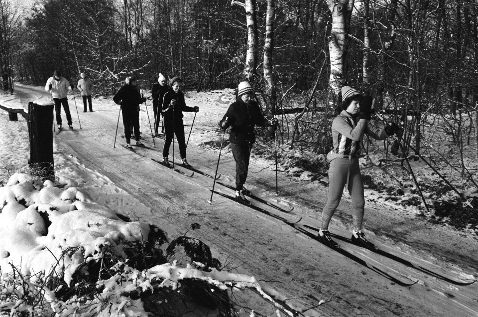 Wintersport door sneeuw en strenge vorst op vele plaatsen waren langlaufspeurtoc, Bestanddeelnr 933-1933