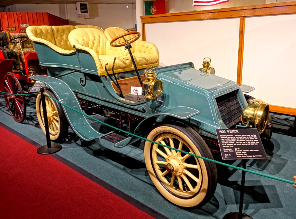 Winton automobile, 1903, made by Wintor Motor Carriage Co., Cleveland, Ohio, 20 HP, 2 cylinder, gasoline engine - Luray Caverns Car and Carriage Museum - Luray, Virginia - DSC01217