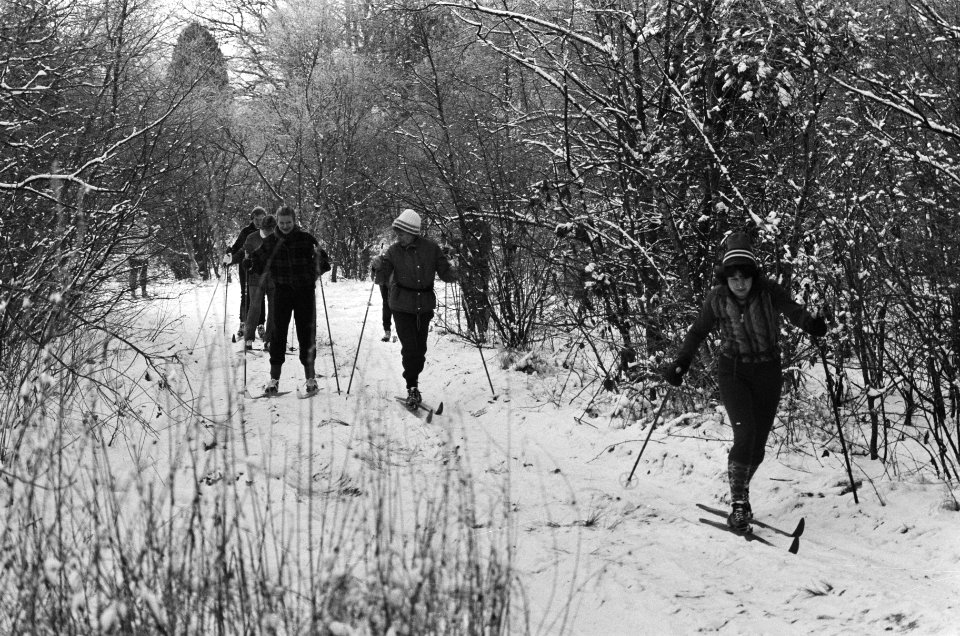 Wintersport door sneeuw en strenge vorst op vele plaatsen waren langlaufspeurtoc, Bestanddeelnr 933-1934
