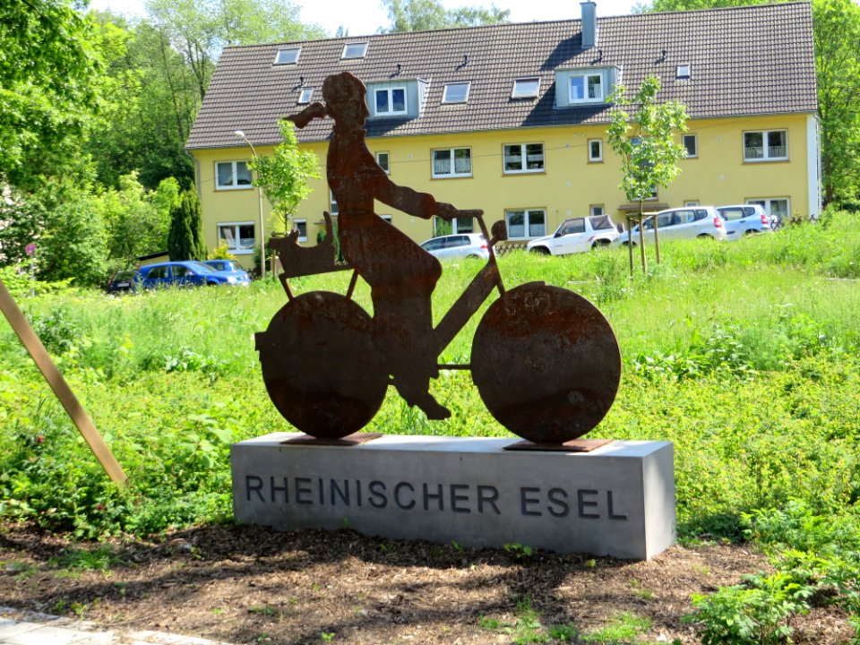 Witten Rheinischer Esel Radfahrerskulptur
