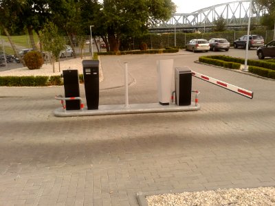 Wjazd na parking hotelu Copernicus (Toruń)