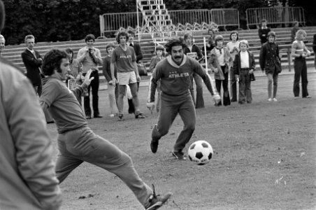 WK 74, training Brazilie Roberto Rivelino in actie, Bestanddeelnr 927-2950
