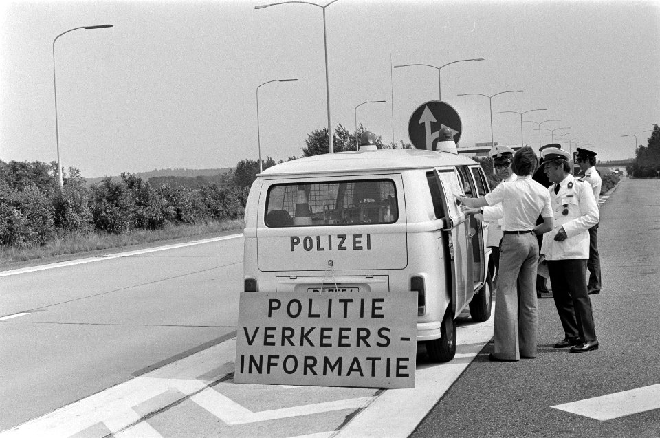 WK 74, Nederland tegen Zweden 0-0, Nederlandse verkeersinformatie over Duitse gr, Bestanddeelnr 927-2694