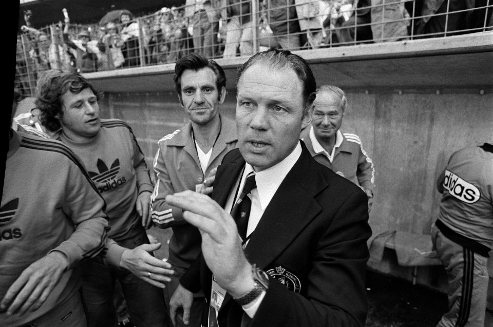 WK 74, Nederland tegen DDR 2-0, nr 18, 19 Michels na afloop, nr 20 Suurbier, Bestanddeelnr 927-2935