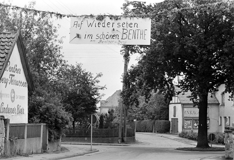 WK 74, training Brazilie borden in dorp, Bestanddeelnr 927-2965