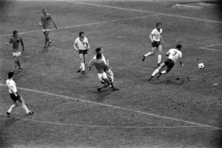 WK 74, Nederland tegen DDR 2-0, Rensenbrink (15) scoort 2-0, Bestanddeelnr 927-2921