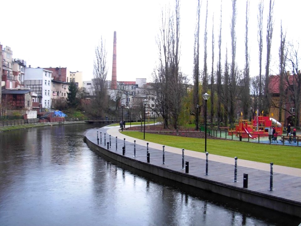Wyspa Młyńska Bdg 2010 - widok z kładki a