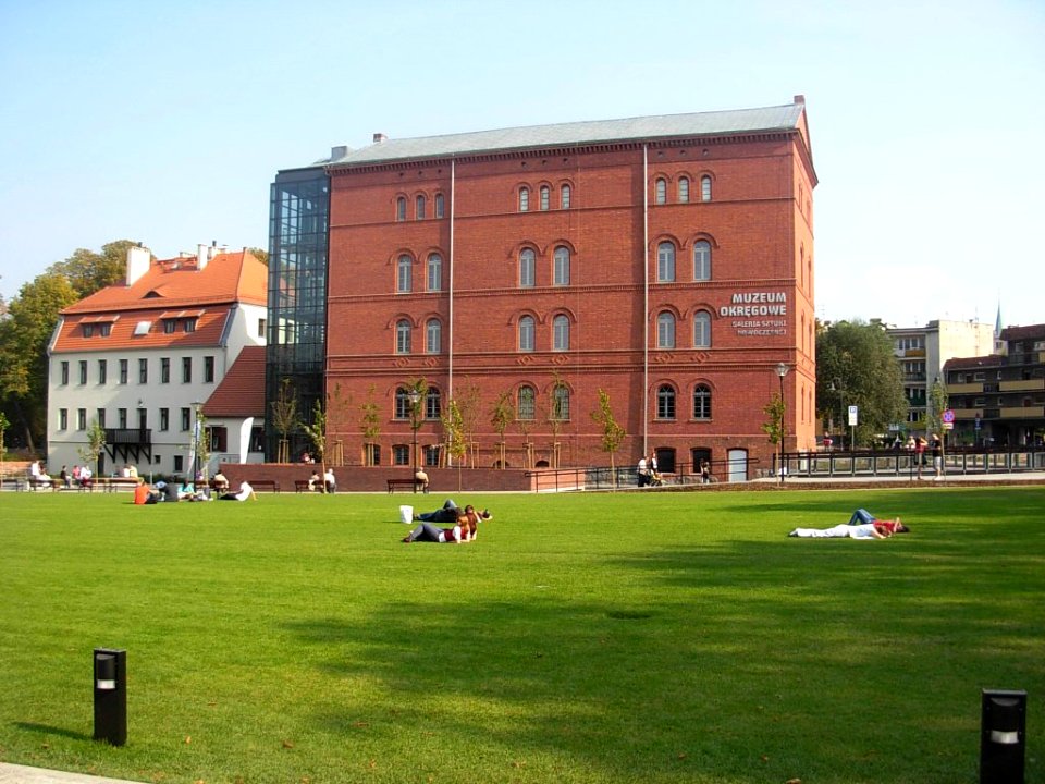 Wyspa Młyńska 2010 łąka Czerwony Spichlerz