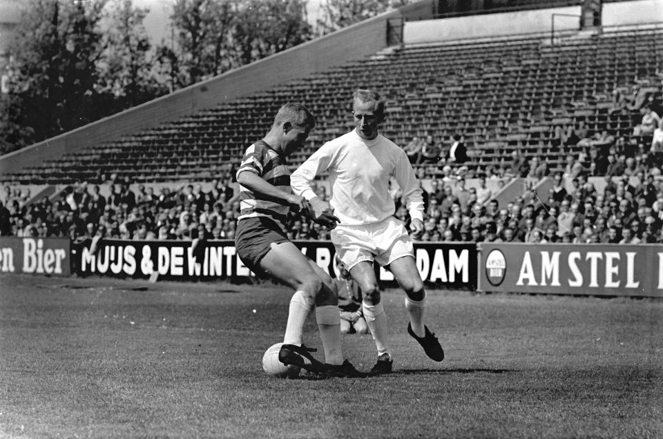 Xerxes tegen Ajax, Henk Groot in duel met Xerxes-verdediger, Bestanddeelnr 920-3344