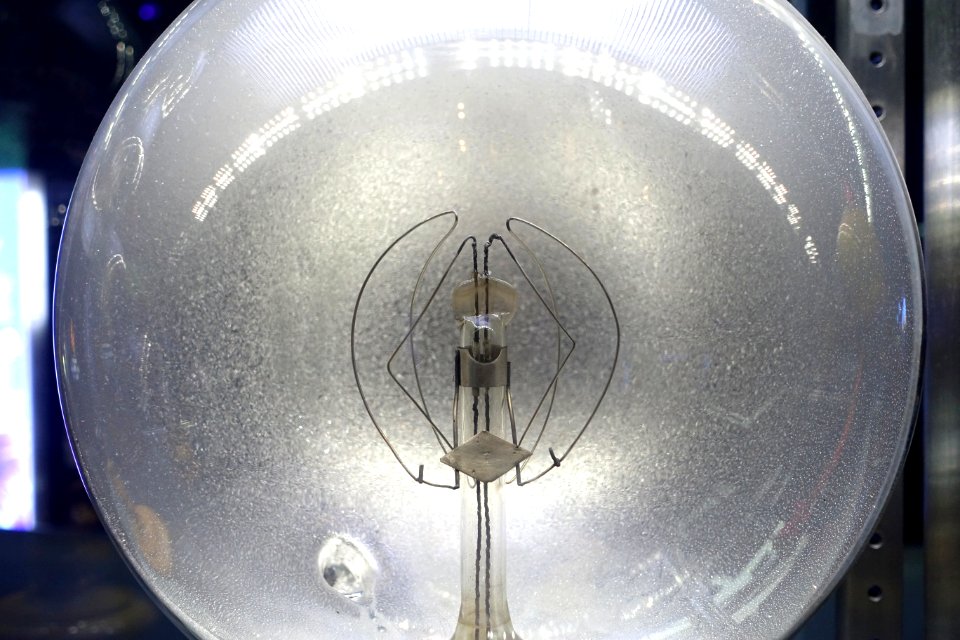 X-Ray Tube, c. 1900 - Museum of Science and Industry (Chicago) - DSC06453