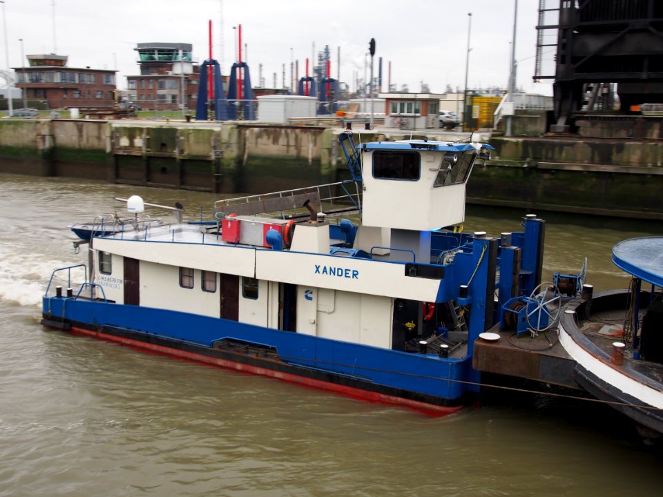 Xander (ship, 1969) ENI 06004245 & Roman (ship, 1928) ENI 02311974 Boudewijnsluis Port of Antwerp pic6